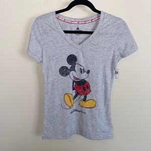 Woman’s size XS Disney parks tee shirt NWT